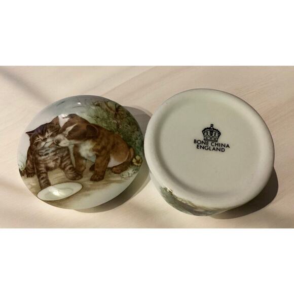 Vintage Bone china england trinket box puppy and kitten motif - Picture 3 of 5